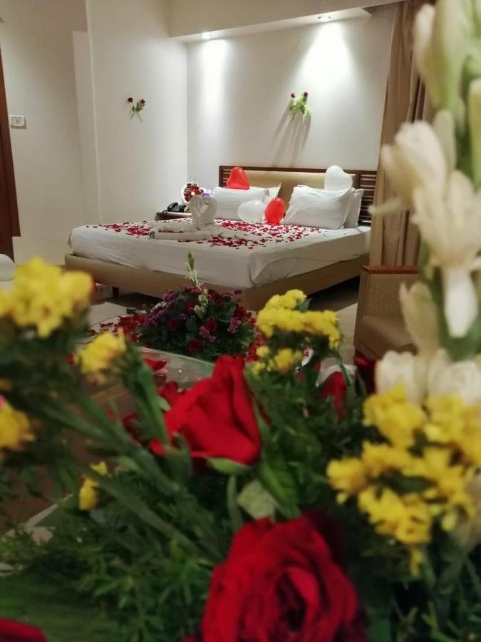 فندق مهراجا ريجنسي ساتارا المظهر الخارجي الصورة